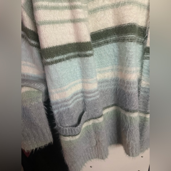 american eagle oversized cardigan - Picture 3 of 5